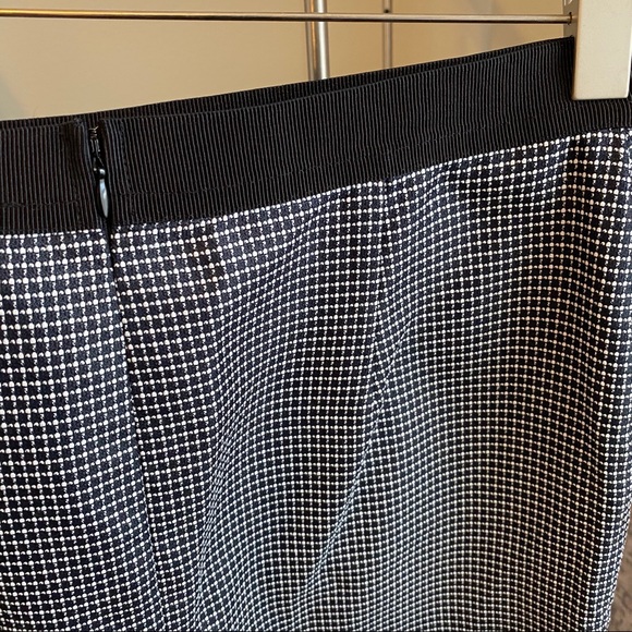 Ann Taylor Jacquard Houndstooth Pencil Skirt - Picture 4 of 7